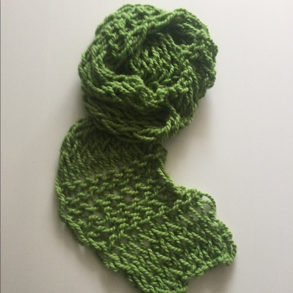 ❄️HANDMADE CROCHET SCARF❄️ - Picture 1 of 2